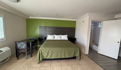 Standard Room, 1 King Bed, Non Smoking