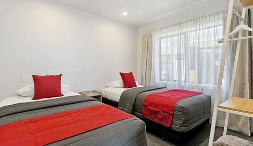 2 Bedroom Upstairs Lake view Suite (Acacia Wing)