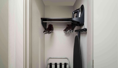 Suite, 1 King Bed, Accessible (Hearing)