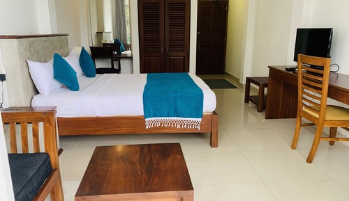 Deluxe Room, 1 Queen Bed, River View