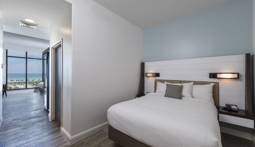 Suite, 1 King Bed with Sofa bed, Non Smoking