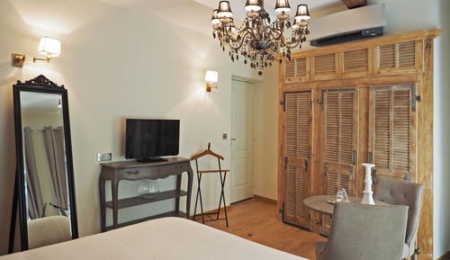 Signature Double Room, Kitchenette, City View