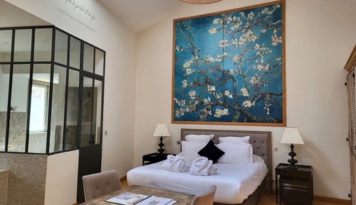 Signature Suite, 1 King Bed, Non Smoking