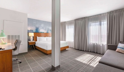 Accessible Suite, 1 King Bed, Tub, Non Smoking
