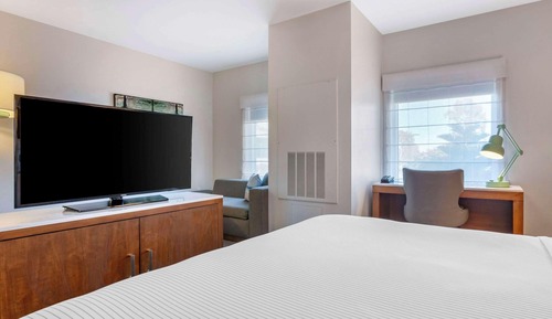 Suite, 1 King Bed with Sofa bed, Non Smoking