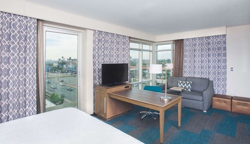 Studio Suite, 1 King Bed, Non Smoking, Balcony