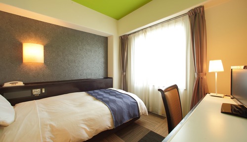 Single Room, Smoking