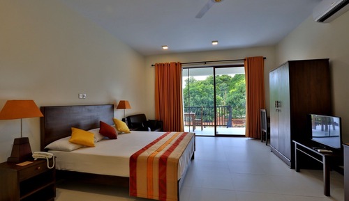 Deluxe Suite, 1 King Bed, Garden View