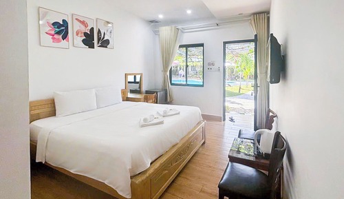 Superior Double Room, Pool View