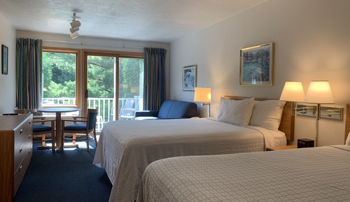 2 Queen Beds with Balcony/Patio