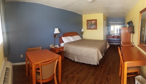 Basic Room, 1 King Bed