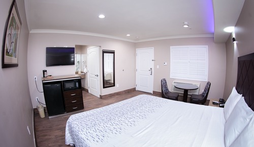 Luxury Suite, 1 King Bed, Non Smoking, Jetted Tub