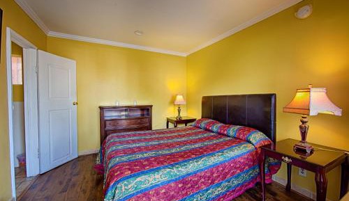 Deluxe Queen Room