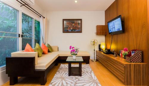 Six-Bedroom Villa 