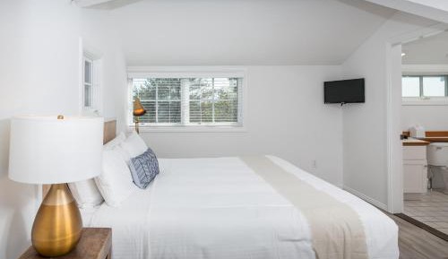 Suite with Pool View