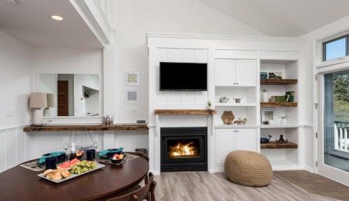 Two-Bedroom Deluxe Apartment with Ocean View