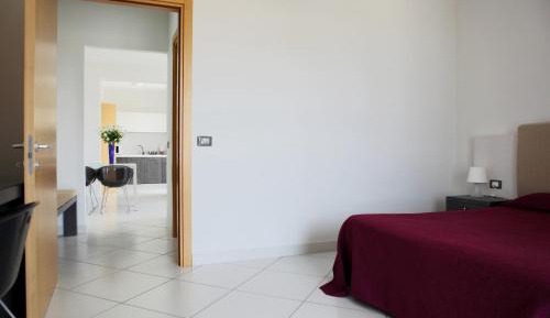 Deluxe One-Bedroom Apartment with Lateral Sea View