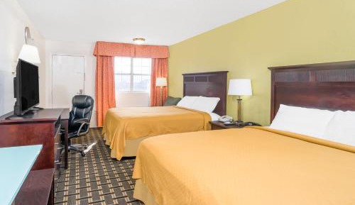 Queen Room with Two Queen Beds- Non-Smoking
