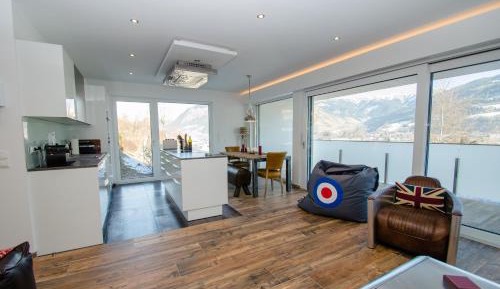 Two-Bedroom Apartment with Balcony and Lake View