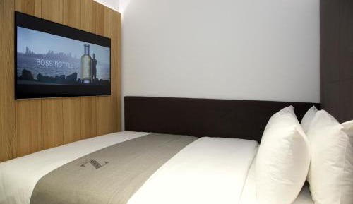 Queen Room without Window