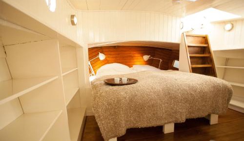 Deluxe Queen Suite
