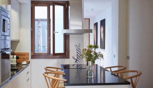 Superior One-Bedroom Apartment