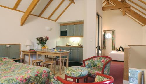 Triple Studio - 1 Double Bed & 1 Single Bed