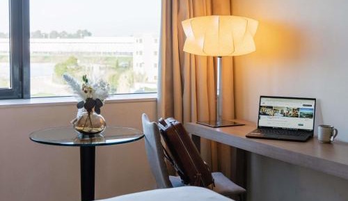 Deluxe Double Room with Lake View