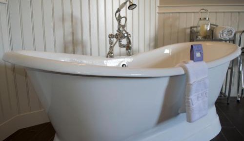 Deluxe King Suite with Spa Bath