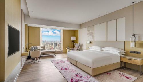 Executive Deluxe King Room with Executive Lounge Access