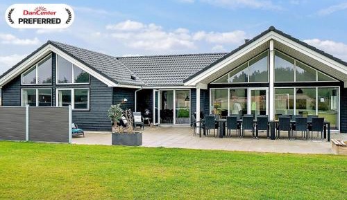 Eight-Bedroom Holiday Home