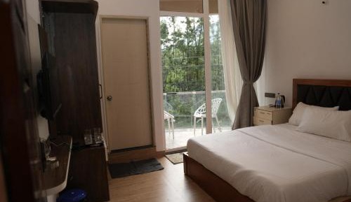 Deluxe Queen Room