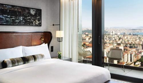 One Bedroom Suite with Sea View, Balcony and Lounge Access