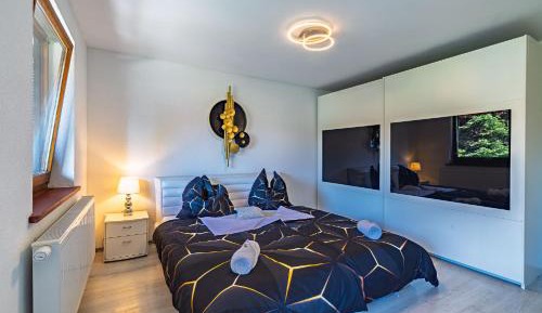 Three-Bedroom Apartment with Balcony