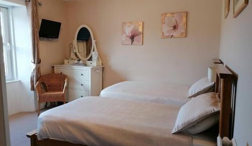 Twin Room with Private Bathroom