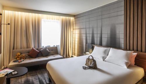 Executive Queen Room with Single Sofa Bed