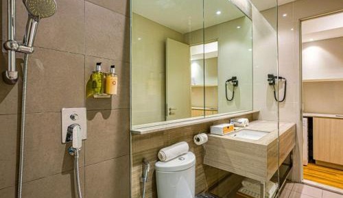 Superior Apartment with One Queen Bed and Two Single Beds