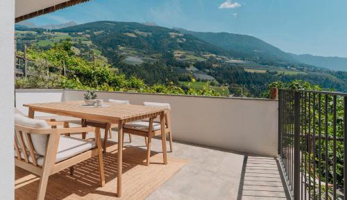 Superior One-Bedroom Apartment with Balcony