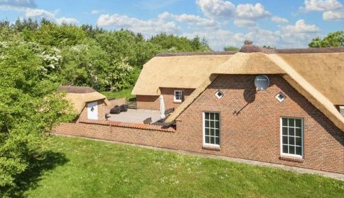 Seven-Bedroom Holiday Home