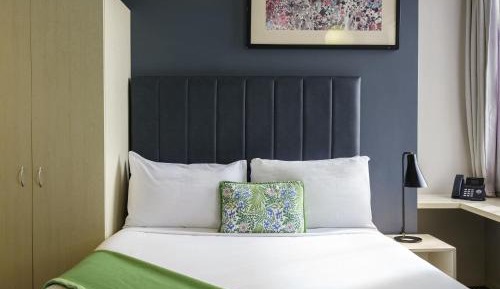 Standard Queen Room