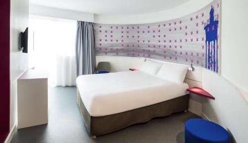 Standard Room with One Double Bed and Two Single Beds