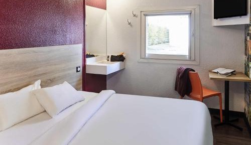 Tandem Room with Commum Bathroom