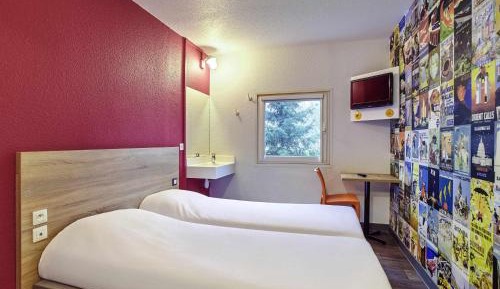Side-Car Twin Room with Shared Bathroom