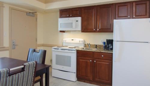 Efficiency with Two Queen Beds - Main Building & Pool View 