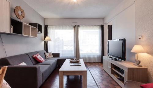 Apartment with Mountain View