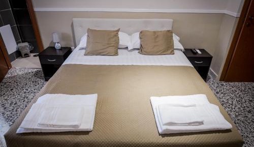 Deluxe Double Room with Extra Bed