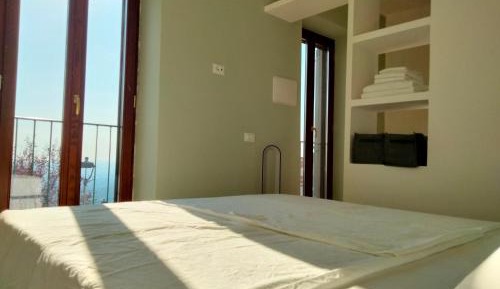 Studio Apartment with One Double Bed