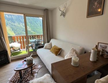 Two-Bedroom Apartment with Mountain View