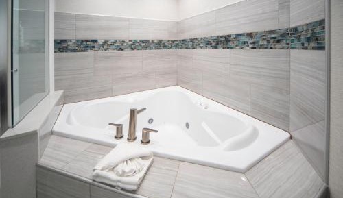 King Suite with Whirlpool - Non-Smoking