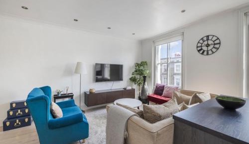 Two-Bedroom Deluxe Apartment with Balcony